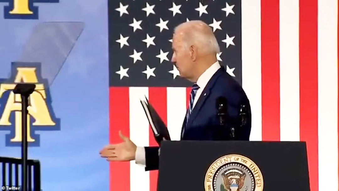 “Χαιρετάς κάποιον Joe;”> Νέες ανησυχίες για τη νοητική κατάσταση του Αμερικανού προέδρου