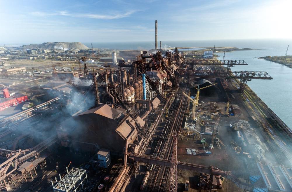Στη Μαριούπολη κάτω από το Azovstal υπάρχει μυστική έδρα του ΝΑΤΟ PIT-404- και ένα μυστικό βιο-εργαστήριο του με βιολογικά όπλα. Έχουν παγιδευθεί 240 ξένοι…