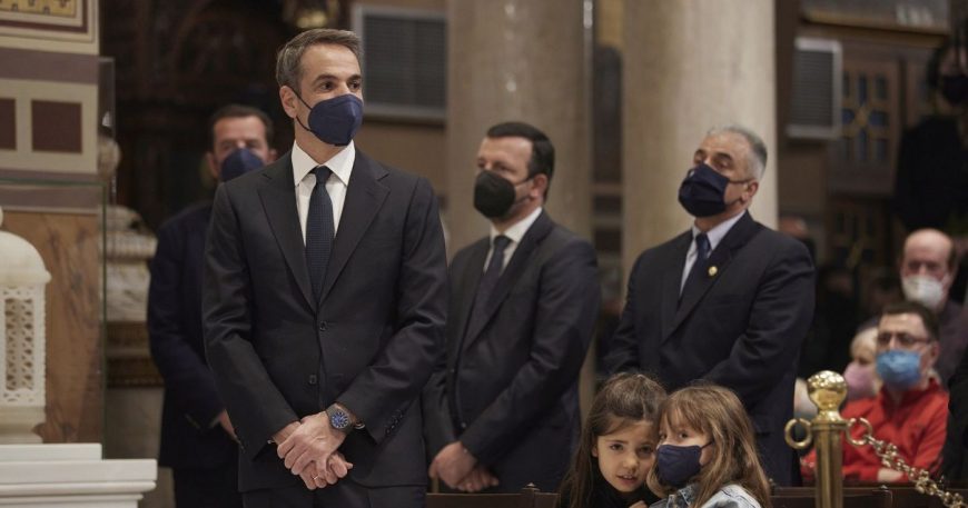 Σε φυγή τράπηκε από την Μητρόπολη ο Κ.Μητσοτάκη μόλις αντίκρισε τους απεργούς πείνας υγειονομικούς (βίντεο)