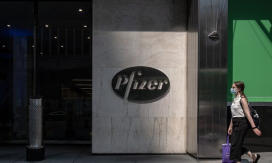 Έγγραφο: Η Pfizer προσέλαβε 600 υπαλλήλους λόγω «μεγάλης αύξησης των αναφορών ανεπιθύμητων ενεργειών»