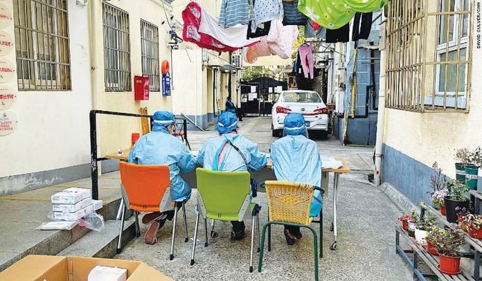 Εξαγριωμένοι πολίτες συγκρούονται με αστυνομικούς στους δρόμους της Σαγκάης