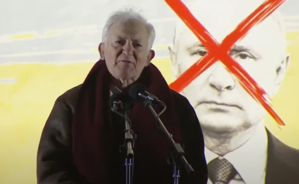Ν.ΔΑΠΕΡΓΟΛΑΣ, “ΕΝΑ ΑΚΟΜΗ ΘΛΙΒΕΡΟ ΔΕΚΑΝΙΚΙ ΣΕ ΠΛΗΡΗ ΑΠΟΚΑΛΥΠΤΗΡΙΑ”