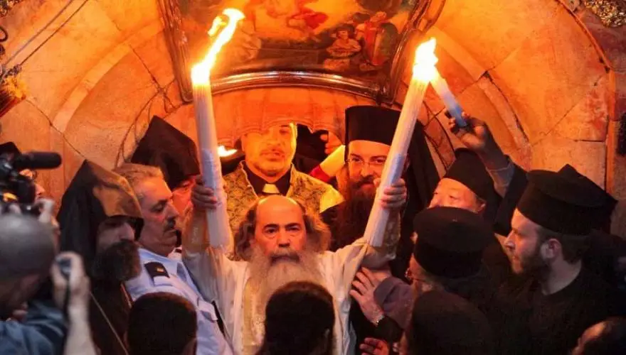 Μαρτυρίες Ἀναστάσεως καὶ Ἅγιον Φῶς