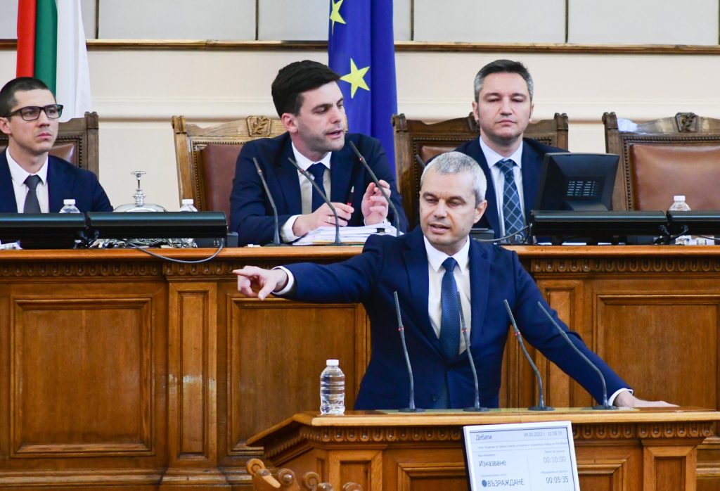 Βούλγαροι στους δρόμους κατά της κυβέρνησης: Μας οδηγείτε σε ΠΟΛΕΜΟ, ΗΠΑ και ΕΕ είναι με τον Αντίχριστο! vid