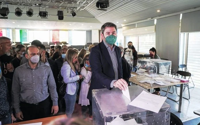 Ανδρουλάκη, τα χρέη ποιος θα τα πληρώσει;