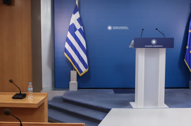 Με…τόνους ΑΛΑΖΟΝEΙΑΣ η απάντηση της κυβέρνησης για Ζαχάροβα και (νέα) αποστολή όπλων στους Ουκρανούς, vid