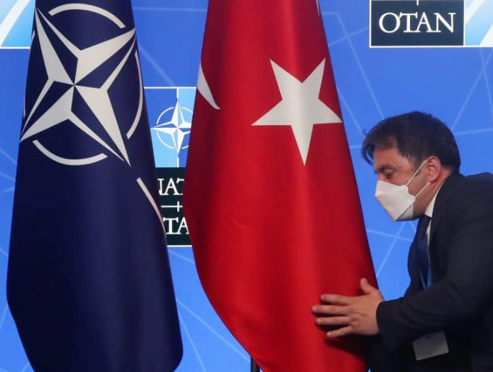 «ΒΟΜΒΑ» από ΗΠΑ: «Ας ΔΙΩΞΟΥΜΕ την Τουρκία από το ΝΑΤΟ» – «Θα πάμε με Ρωσία», λένε στην Άγκυρα