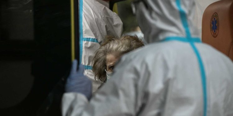 Στην Ελλάδα η μεγαλύτερη ευρωπαϊκή υπερβάλλουσα θνητότητα για τον μήνα Απρίλιο