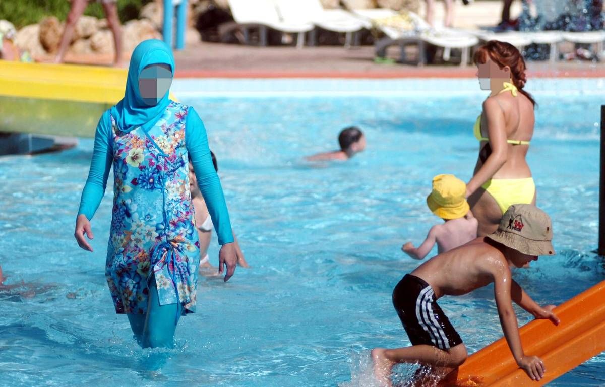 Πατριωτικό κύμα στην Γαλλία σαρώνει τα… μπουρκίνι – Τέλος στη χρήση τους με απόφαση της Δικαιοσύνης
