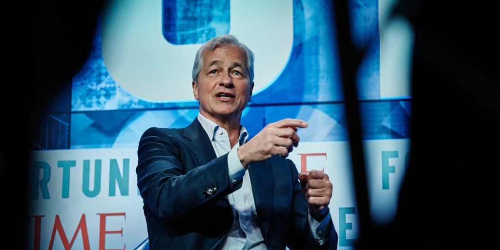 Jamie Dimon (JPMorgan)> Προετοιμαστείτε για έναν οικονομικό τυφώνα. Οι άνθρωποι θα γράφουν για αυτό στα βιβλία ιστορίας για 50 χρόνια