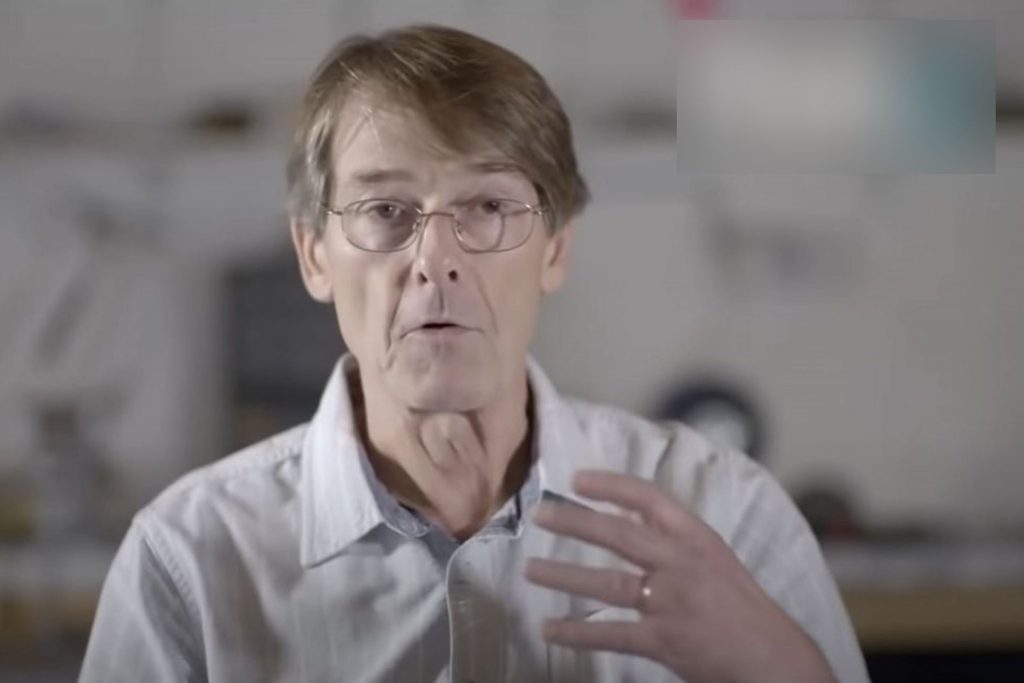Dr. Mike Yeadon: Τρία ΑΠΟΔΕΙΚΤΙΚΑ ΣΤΟΙΧΕΙΑ ότι τα εμβόλια δεν δίνονται για ΥΓΕΙΑ αλλά για τον ΕΛΕΓΧΟ, vid