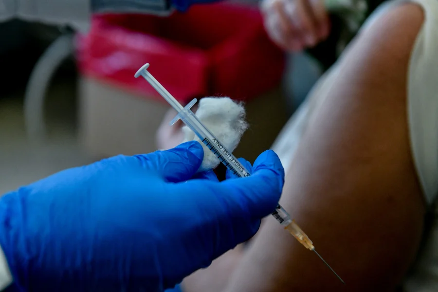 Η Αυστρία εγκαταλείπει την πολιτική του υποχρεωτικού εμβολιασμού