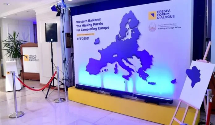Εξαφάνισαν τα ελληνικά νησιά στο Φόρουμ των Πρεσπών και δεν αποχώρησε ο Δένδιας!
