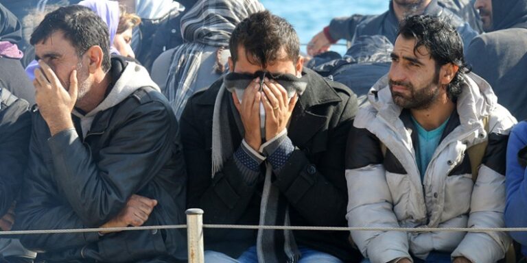Η Δύση ΕΑΛΩ! Δείτε τι συμβαίνει σε χωριό 700 κατοίκων στο οποίο έβαλαν λαθραίους μετανάστες! ΒΙΝΤΕΟ ΣΟΚ
