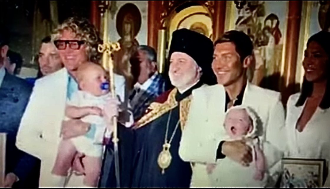 ΕΙΚΟΝΕΣ ΚΑΙ ΒΙΝΤΕΟ! Ο ΑΡΧΙΕΠΙΣΚΟΠΟΣ Αμερικής Ελπιδοφόρος έκανε την (πρώτη) βάφτιση παιδιών gay ζευγαριού στην Αθήνα…