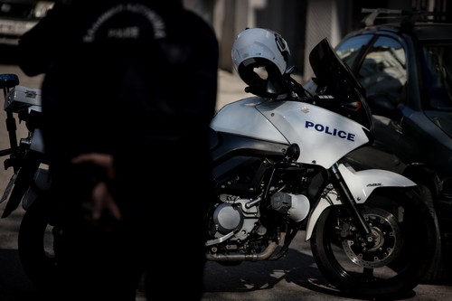 Πακιστανοί ΒΙΑΣΑΝ και παράτησαν λιπόθυμη σε παραλία 23χρονη Ελληνίδα! Στο «πόδι» η Σέριφος!