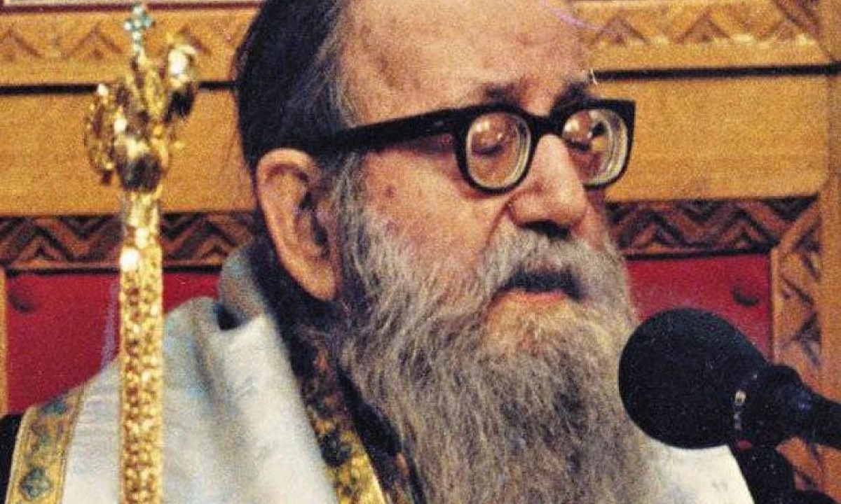 Ἄν δεῖτε παπᾶ, ἄν δεῖτε θεολόγο, ἄν δεῖτε μητροπολίτη καί ἀρχιεπίσκοπο, πού δέν διώκεται, νά ξέρετε πολύ καλά, ὅτι αὐτός δέν βαδίζει καλῶς.