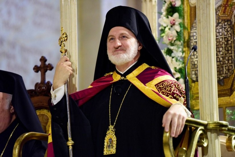 ‘Εν τῷ ἱερῷ ,τῷ ἀρχιερεῖ.