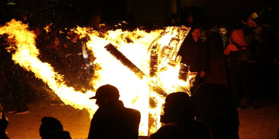 Εξέγερση κατά Τουρκίας στο Β.Ιράκ μετά το λουτρό αίματος: Βομβάρδισαν τουριστικό θέρετρο – Πολιορκούν την τουρκική πρεσβεία & θέτουν θέμα βάσεων…