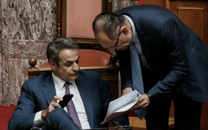 Νομοθετούν σα να μην υπάρχει αύριο! Τι φοβούνται;
