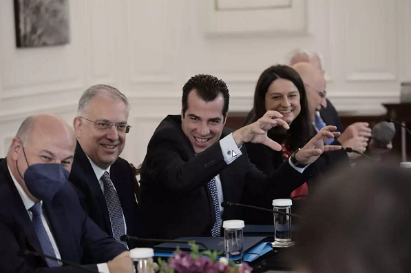Είσαι ψεύτης ρε
