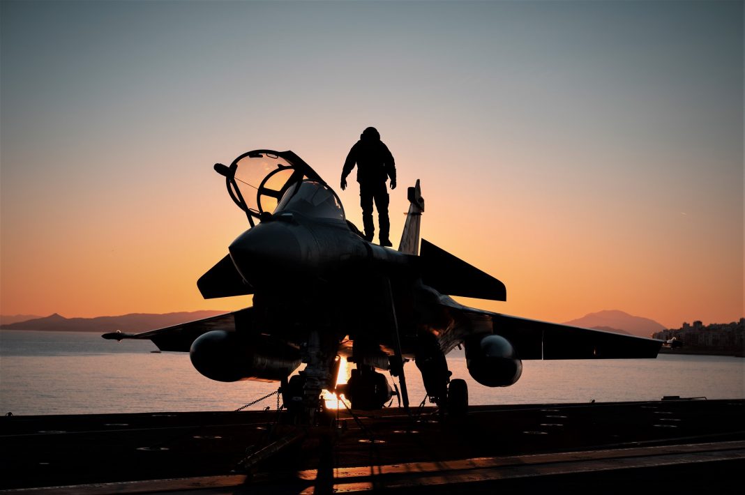 Όσα «χαλάνε» το κλίμα ενθουσιασμού για τα Rafale, τα F-35 και το «φέσι» στους πολίτες-Βετεράνος…