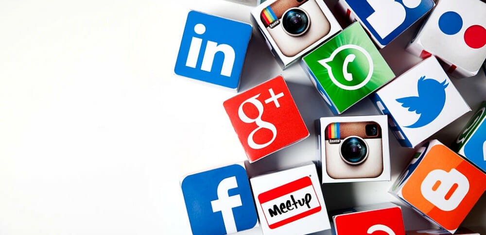 Οι social κουτσομπόληδες άγιοι .