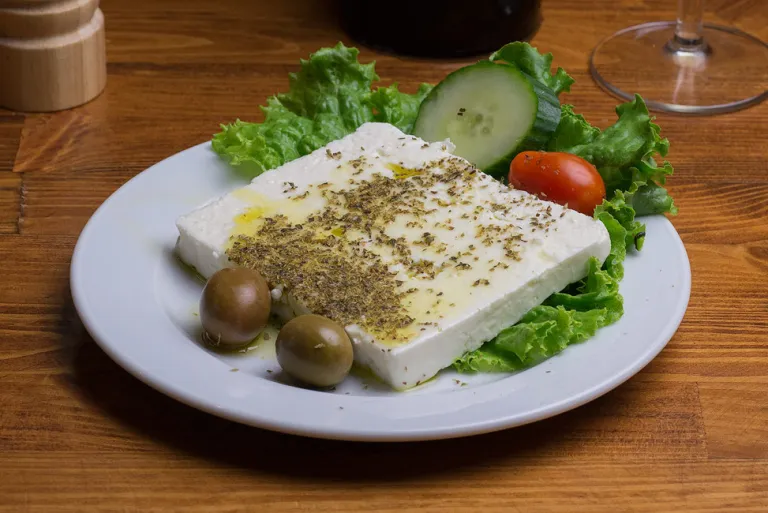 ΑΡΘΡΟ ΛΕΩΝΙΔΑ ΚΟΥΜΑΚΗ : ΦΕΤΑ / FETA: Η λέξη – χρυσάφι παραμένει Ελληνική!