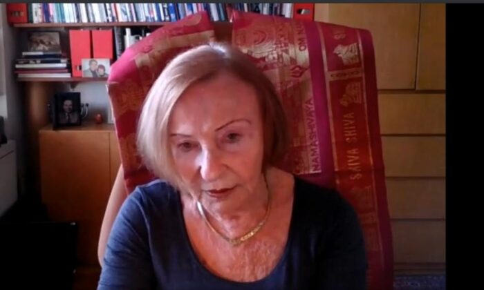 «Αντισταθείτε, ξυπνήστε, σταματήστε να υπακούτε»: Επιζών του Ολοκαυτώματος παραλληλίζει τη σημερινή κοινωνία με τη ναζιστική Γερμανία