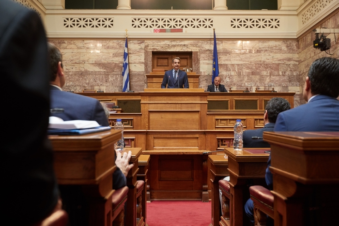 Έκκληση από πρώην στέλεχος της ΝΔ: «ΑΠΟΜΑΚΡΥΝΕΤΕ ΤΟΝ ΜΗΤΣΟΤΑΚΗ»!