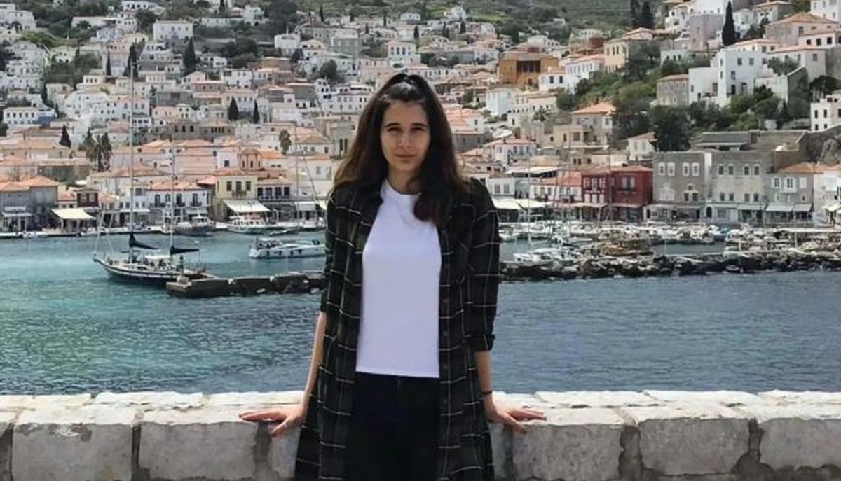 «Μας είπαν ότι η Θάλεια είχε εξάνθημα στο πόδι» λέει ο αδερφός της 19χρονης ναυτικής δοκίμου που «έσβησε»