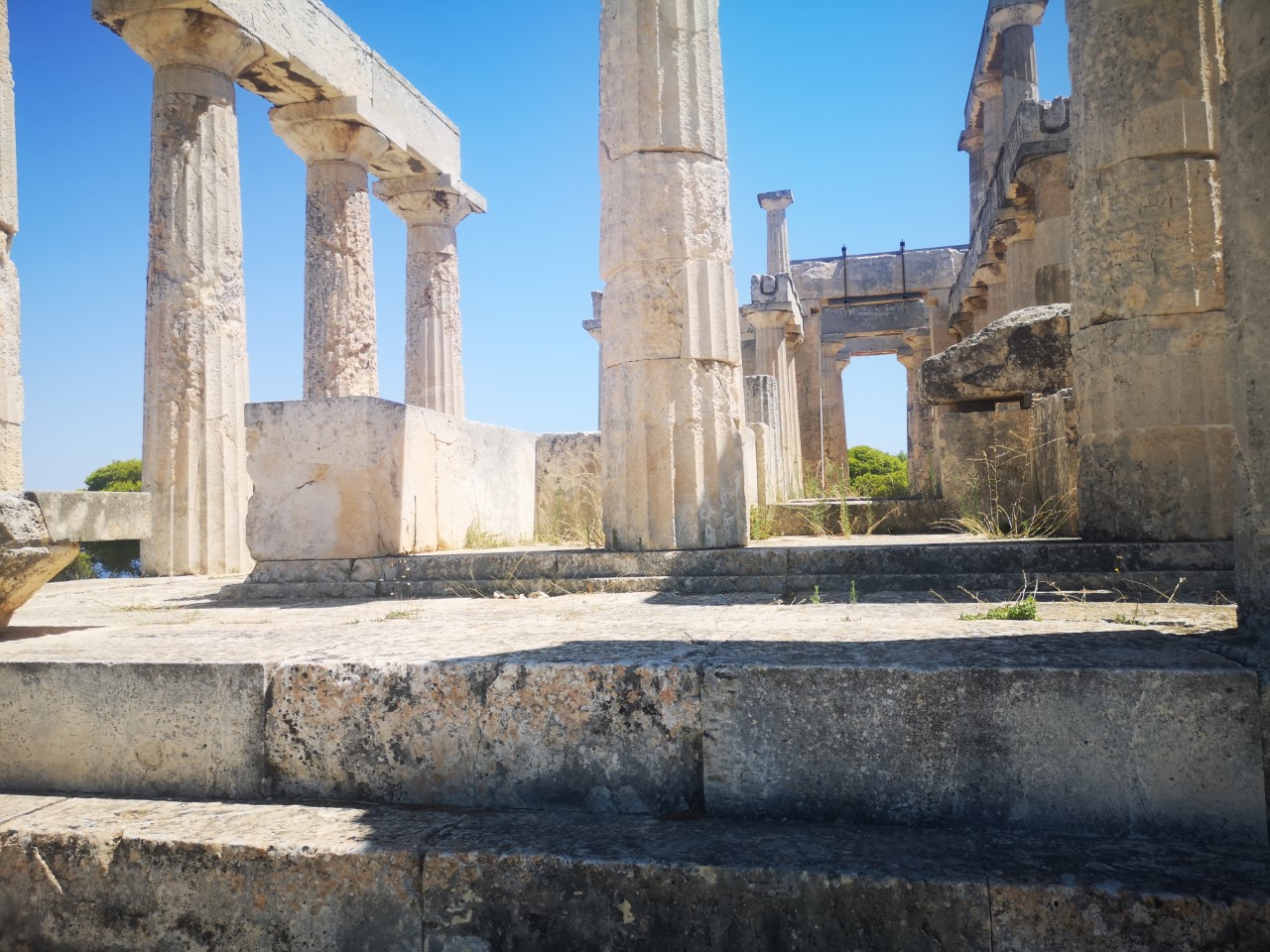 Eικόνες εγκατάλειψης στο ναό της Αφαίας στην Αίγινα!