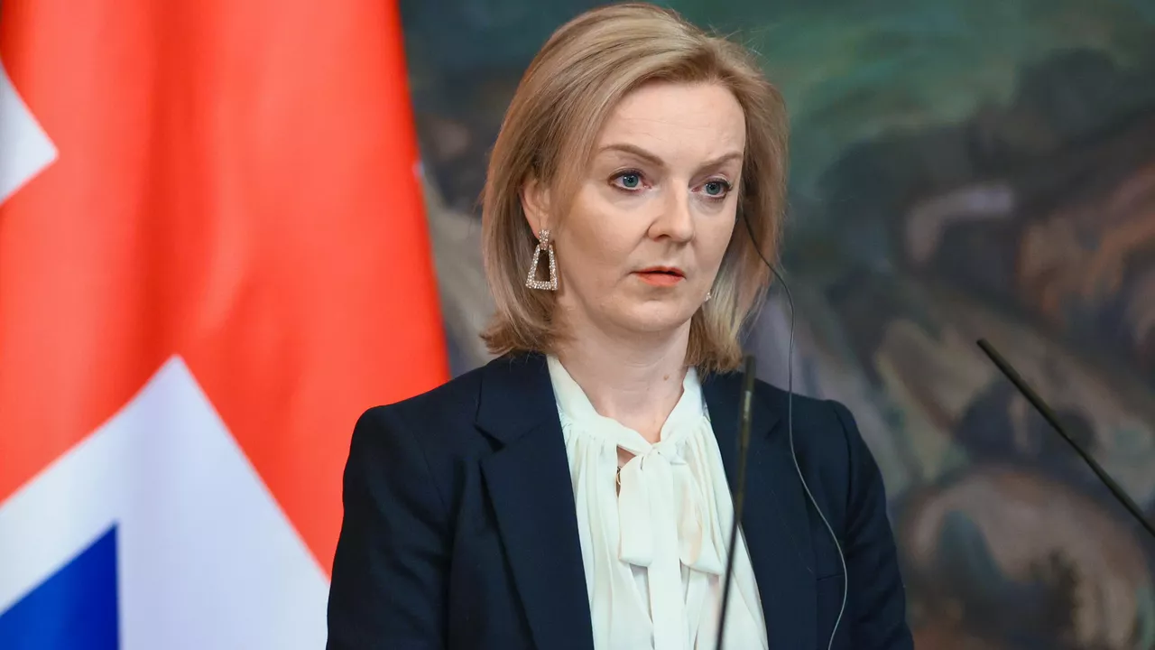 Η γυναίκα που μισεί ο κόσμος έπιασε το κουμπί της πυρηνικής ενέργειας