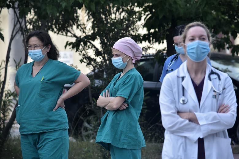 Ιταλία: «ΕΠΙΣΤΡΕΦΟΥΝ στις δουλειές τους ΑΝΕΜΒΟΛΙΑΣΤΟΙ ΥΓΕΙΟΝΟΜΙΚΟΙ»! Στην Ελλάδα ό,τι πει ο Πλεύρης, vid