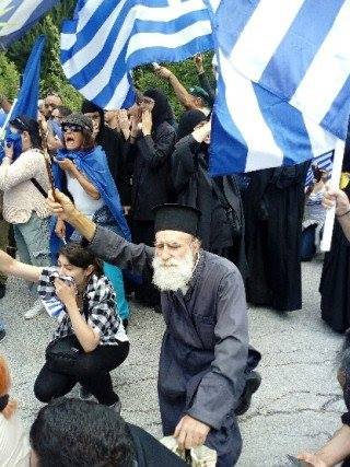 ΕΜΦΑΝΙΣΗ ΤΟΥ ΠΑΤΡΟΚΟΣΜΑ ΣΕ ΑΠΛΟ ΙΕΡΕΑ: «Η ΠΑΝΑΓΙΑ ΜΑΣ ΑΠΟΦΑΣΙΣΕ ΟΤΙ ΑΥΤΗ Η ΚΑΤΑΣΤΑΣΗ ΔΕΝ ΜΠΟΡΕΙ ΝΑ ΠΑΕΙ ΑΛΛΟ…»