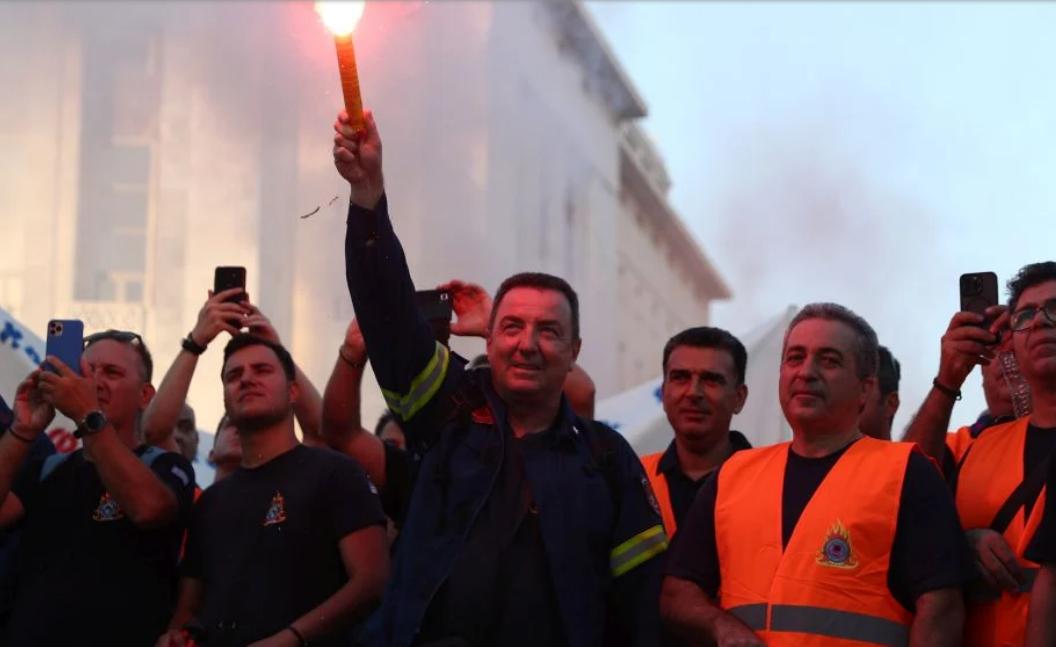 «Αγριεμένοι» ένστολοι στη Θεσσαλονίκη: «Βγείτε να δείτε που μας οδηγείτε» και «θα δουν πράγματα που δεν έχουν ξαναδεί»