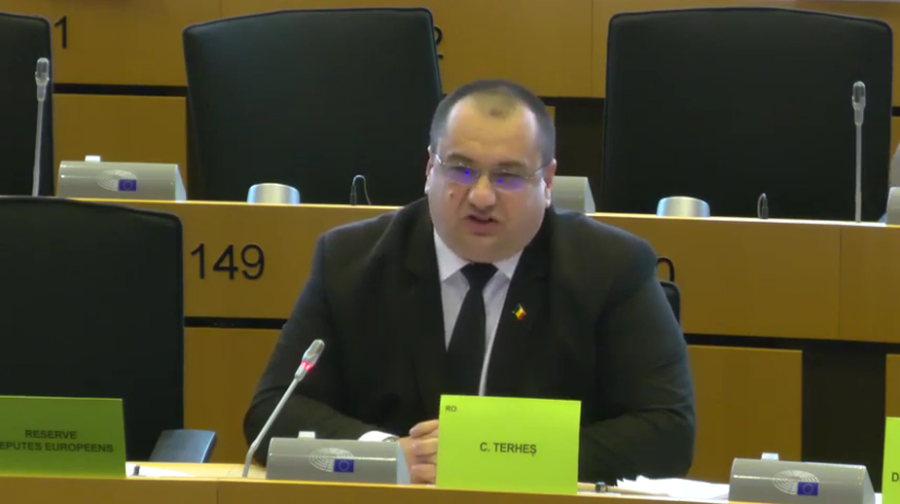 Ο ευρωβουλευτής Cristian Terheş στήνει στον τοίχο την Moderna και την AstraZeneca (μεταγλωτισμένο βίντεο)!