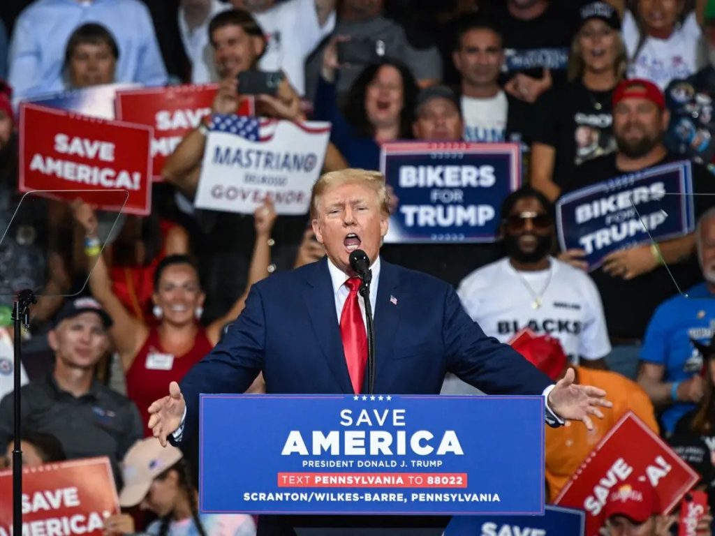 Προεδρική εμφάνιση Donald Trump στην Πενσυλβάνια> Ο εχθρός του κράτους είναι ο Joe Biden και η ομάδα που τον ελέγχει