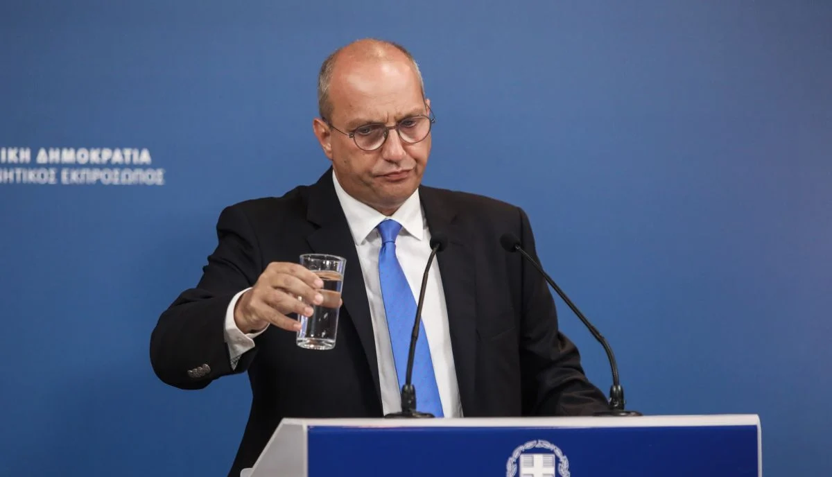 Αφού καλπάζουν στις δημοσκοπήσεις, γιατί αλλάζουν τον εκλογικό νόμο;
