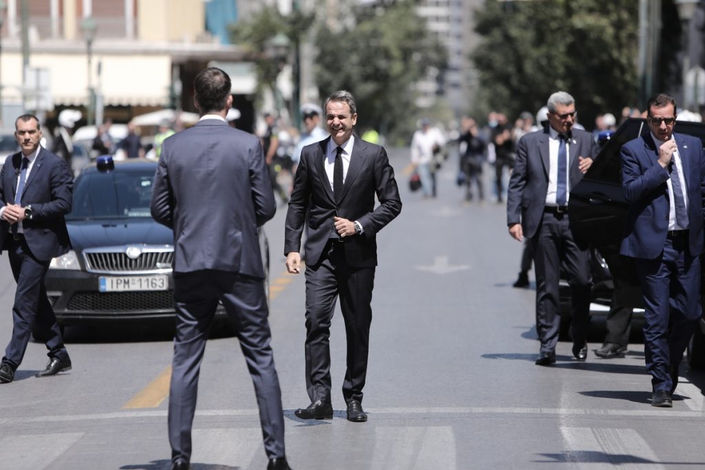Η νέα γερμανική επίθεση στον Έλληνα πρωθυπουργό παραπέμπει στη πτώση της κυβέρνησης Σαμαρά. “Γυαλιστερή βιτρίνα” αποκαλεί η Welt τον Μητσοτάκη