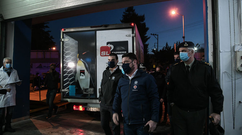 Συνιστάται η 5η δόση σε όλους 60 άνω ενώ όσο λιγότεροι άνθρωποι είναι αποδέκτες Κοινωνικής Ασφάλισης, Medicare και Medicaid τόσο το καλύτερο