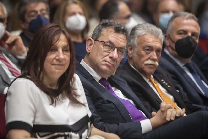 Ο Μπουρλά ΔΙΑΨΕΥΔΕΙ το ΔΙΚΟ ΤΟΥ στέλεχος για τα εμβόλια της PFIZER!!! Με κομμένη την ανάσα οι ΕΜΒΟΛΙΑΣΜΕΝΟΙ, vid