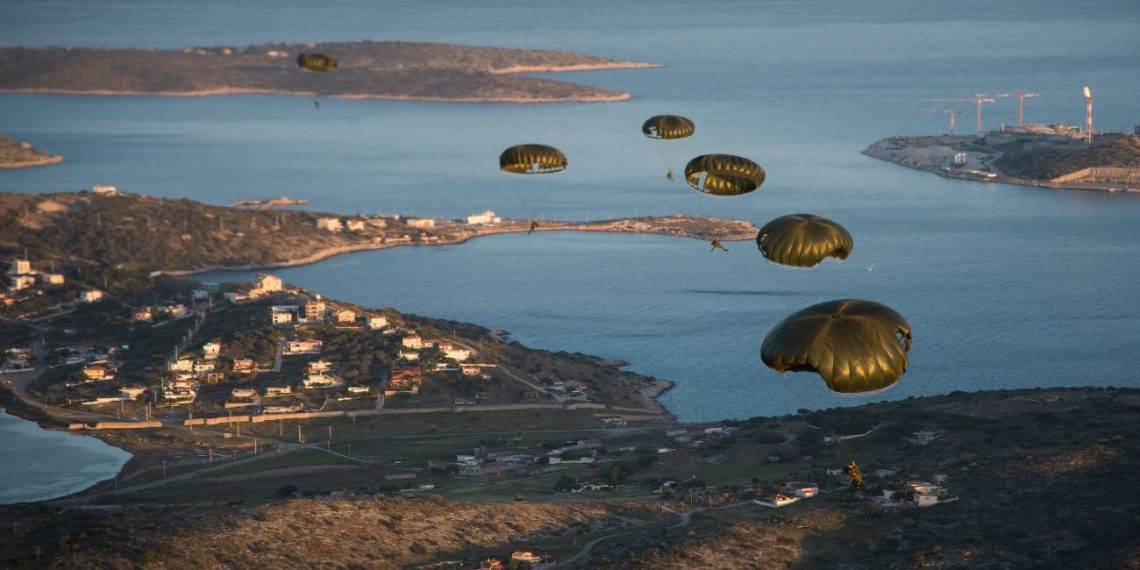 Πρόβα γενικευμένης τουρκικής επίθεσης: Εντατικές προετοιμασίες για ρίψεις αλεξιπτωτιστών σε βραχονησίδες και νησίδες στο Αιγαίο – Στο στόχαστρο ακόμη και μεγάλο νησί!