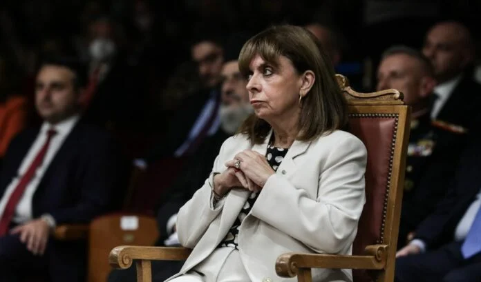 Συνέλαβαν δύο υγειονομικούς που διαμαρτυρήθηκαν στη Σακελλαροπούλου για τις αναστολές!