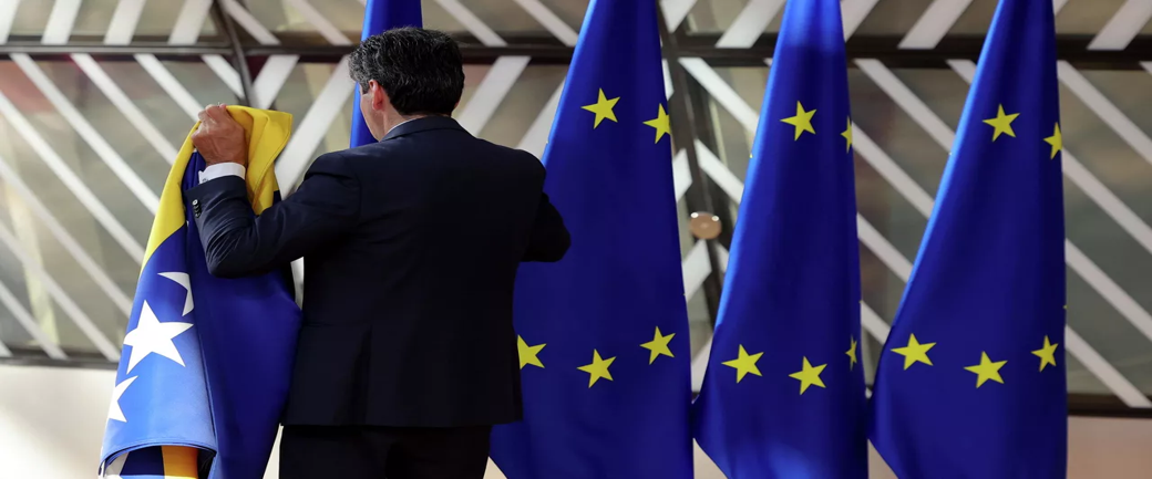 RIA Novosti : Μη βιώσιμη φιλοδοξία. Ποιος θα καταστρέψει την ΕΕ