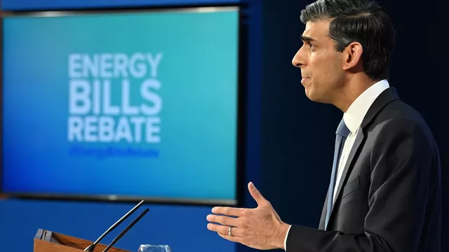 RIA Novosti : Ένας φιλικός στραγγαλισμός. Η Αμερική σώζει τους Ευρωπαίους με ακριβό φυσικό αέριο