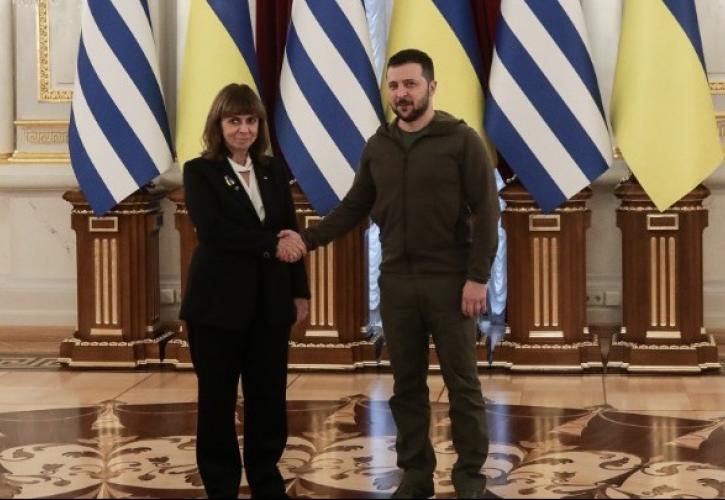Η εθνική μειοδοσία της προέδρου δημοκρατίας