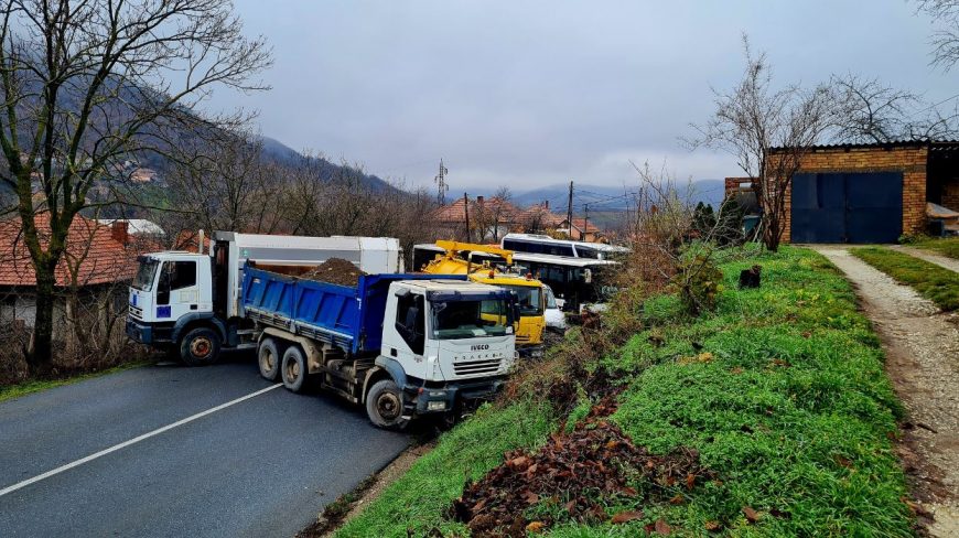Κοσσυφοπέδιο: Ο πρόεδρος της Σερβίας ζήτησε από τους Σέρβους να αποσυρθούν από τα οδοφράγματα