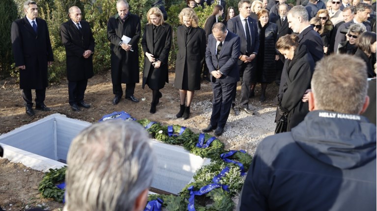 ΣΥΝΔΕΣΜΟΣ ΕΘΝΙΚΗΣ ΕΝΟΤΗΤΑΣ : Ταφή τ. Βασιλιά Κωνσταντίνου