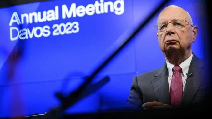 Το WEF προσλαμβάνει ανεμβολίαστους πιλότους για να τους πετάξουν στο Νταβός: “Η ασφάλεια των μελών μας είναι η πρώτη προτεραιότητα”